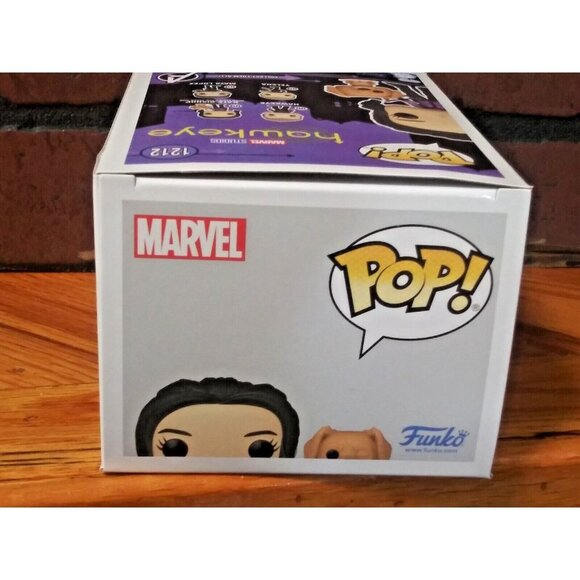 Funko Pop Hawkeye Kate Bishop w/ Lucky Pizza Dog Marvel Studios Vinyl Figure NIB - Picture 8 of 9